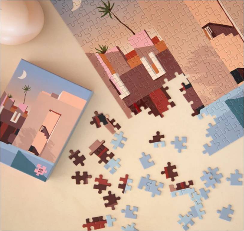 La Muralla Roja 285 Piece Jigsaw Puzzle Illustrated by Charlie Bennell