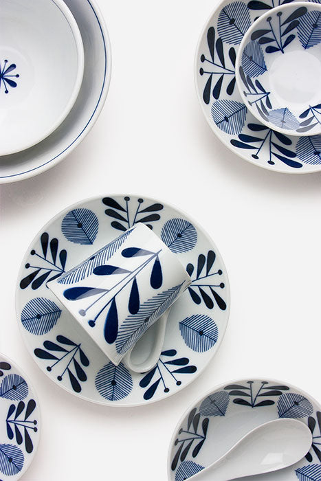 Blue and White 7 inch Dish Tableware